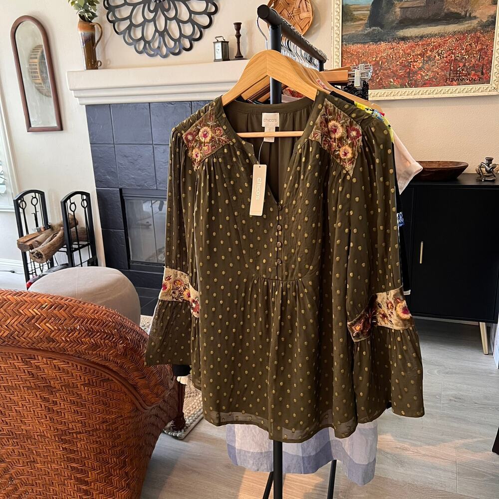 Chicos Blouse Womens Size 1/Medium Dark Olive Green Velvet Embroidered Flowers - Picture 15 of 16
